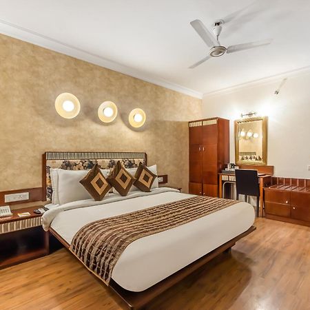 Hotel 3 BY OYO Nami Residency Ahmedabad Exterior foto
