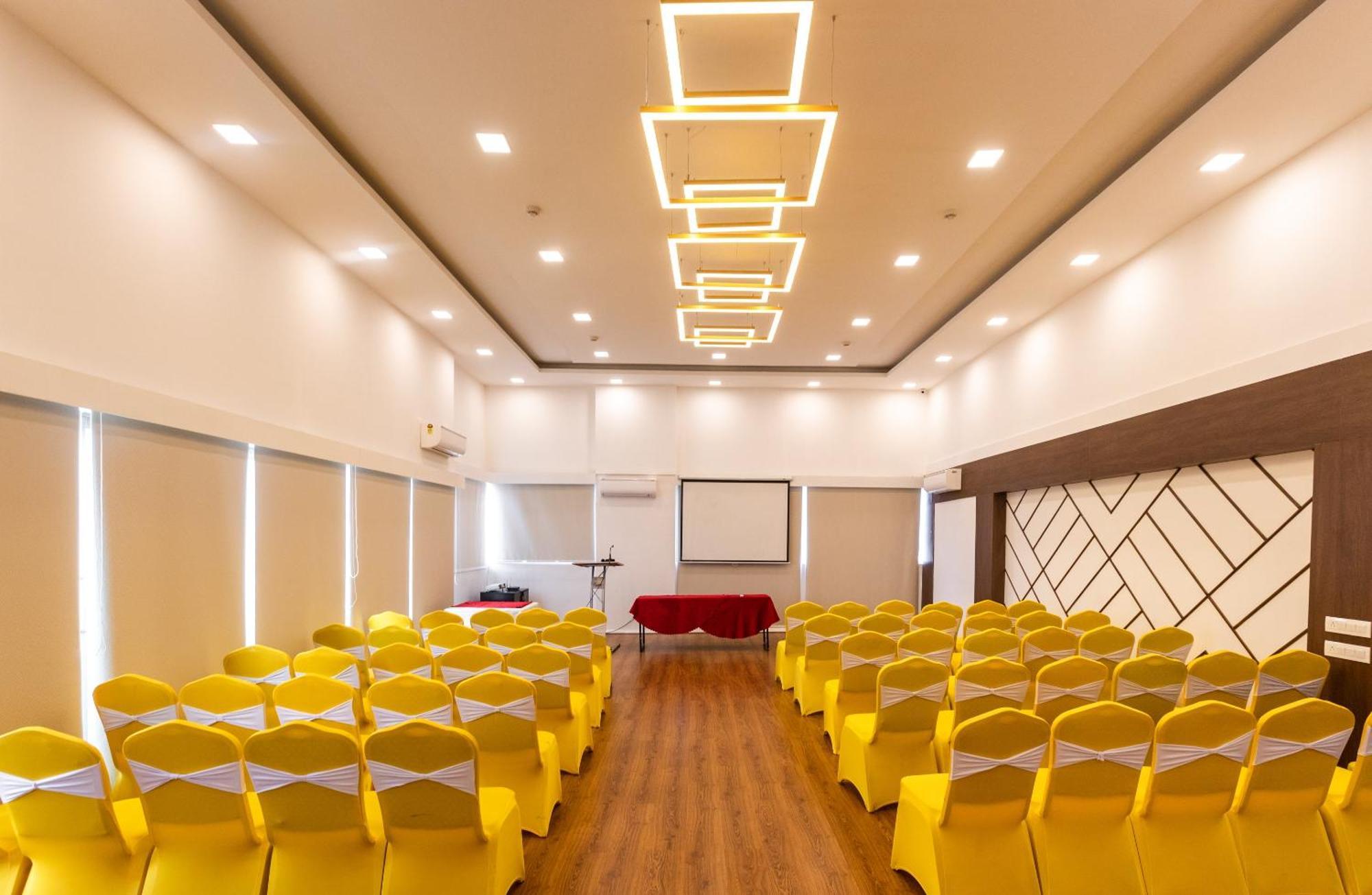 Hotel 3 BY OYO Nami Residency Ahmedabad Exterior foto