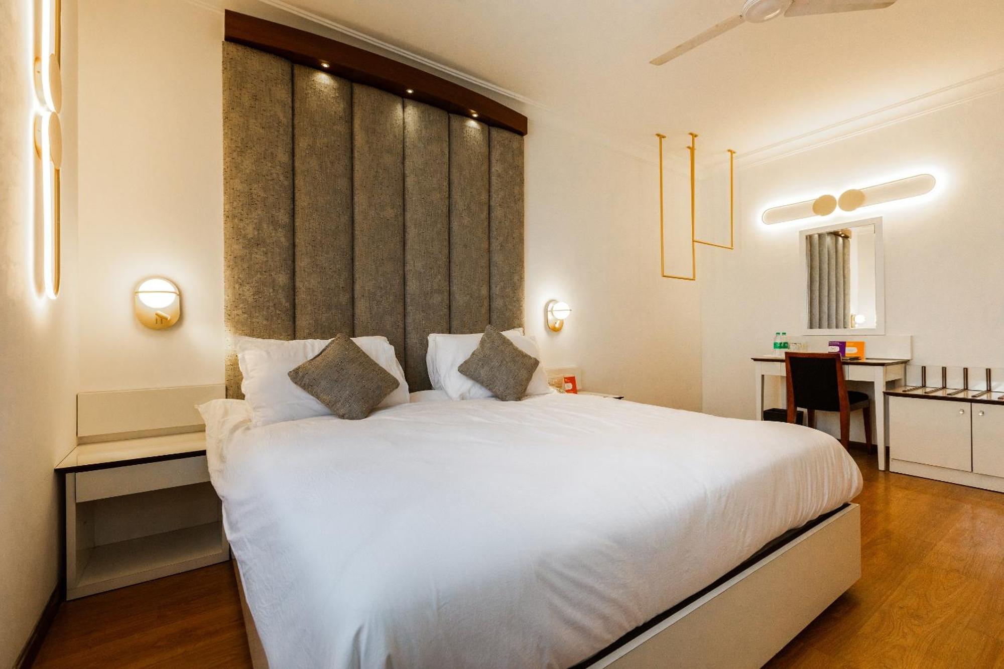 Hotel 3 BY OYO Nami Residency Ahmedabad Exterior foto