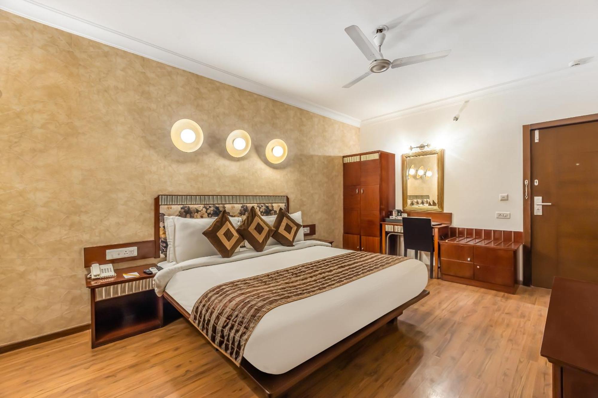 Hotel 3 BY OYO Nami Residency Ahmedabad Exterior foto