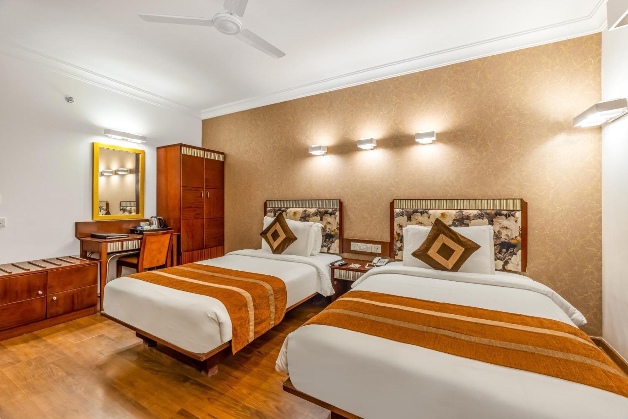 Hotel 3 BY OYO Nami Residency Ahmedabad Exterior foto