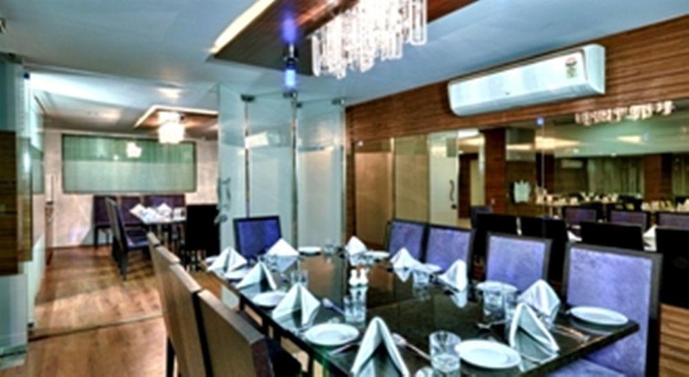 Hotel 3 BY OYO Nami Residency Ahmedabad Exterior foto