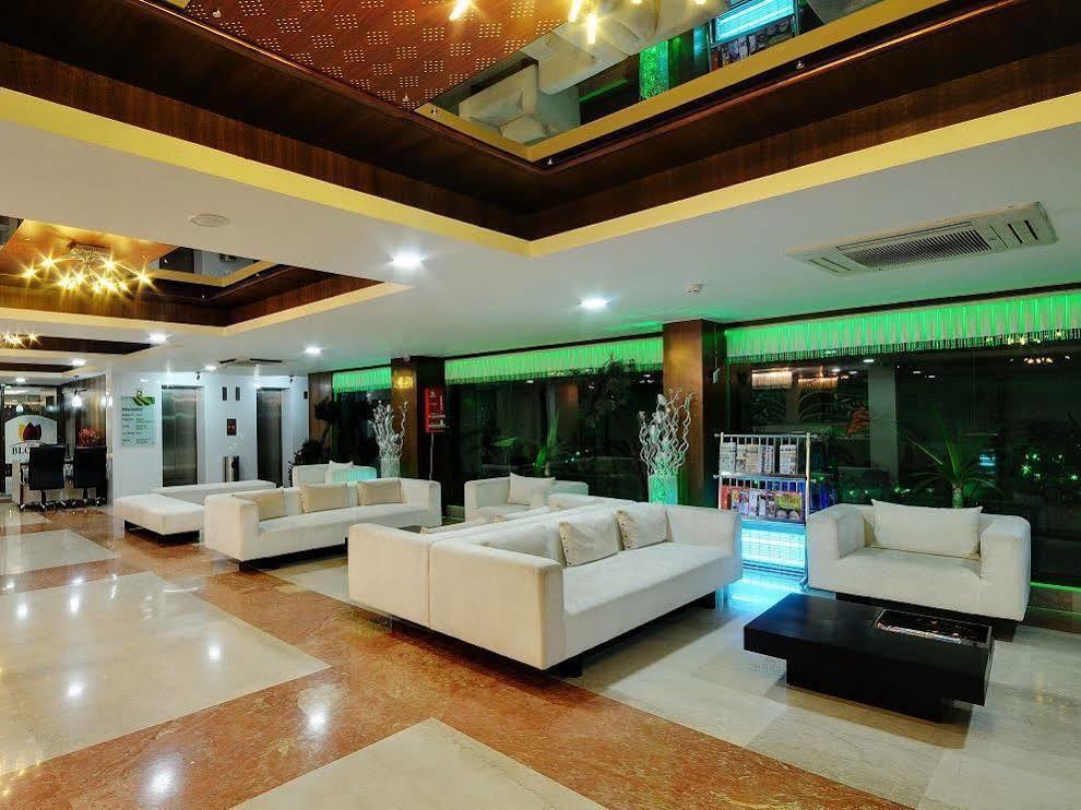 Hotel 3 BY OYO Nami Residency Ahmedabad Exterior foto